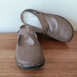 Rieker mary jane clogs split-size shoes
